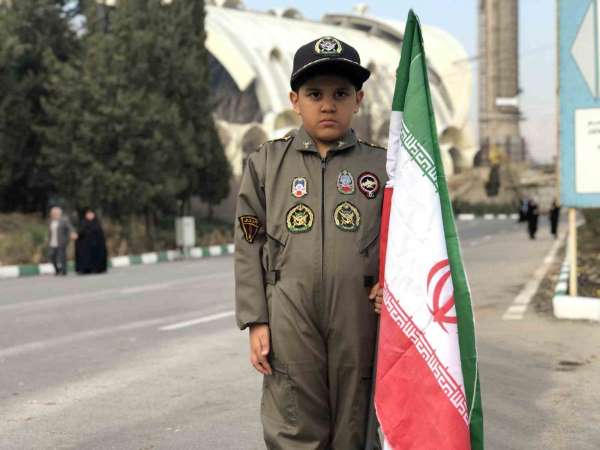 Binlerce İranlı Kirman'daki terör saldırısını protesto etti