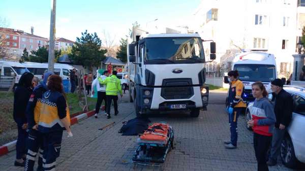 Çorlu'da korkunç kaza: Çöp kamyonun altında kalan yaya hayatını kaybetti