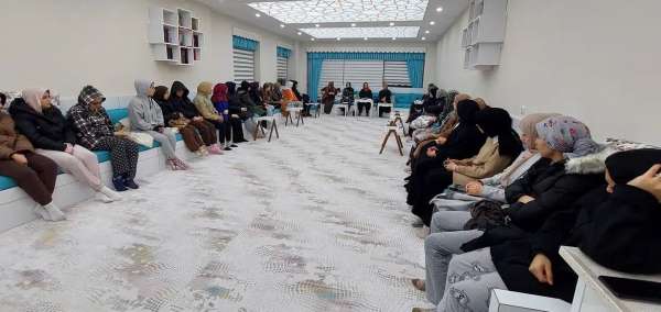 Yurtlarda kalan üniversite öğrencilerine 'İslam'da Şehitlik ve Gazilik' konulu konferans verildi