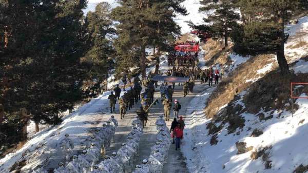 Binlerce kişi şehitler için Sarıkamış'ta yürüdü