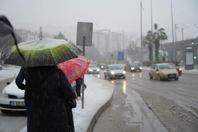 Samsun'a beklenen kar geldi