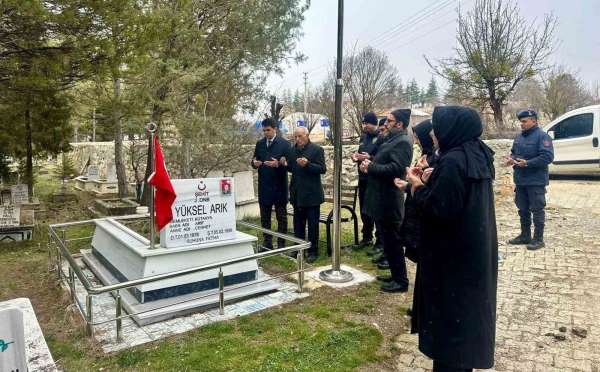 Hisarcık'ta şehit asker Arık, mezarı başında anıldı