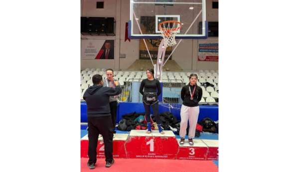 Bilecikli kick boksçular Manisa'da büyük başarı elde etti