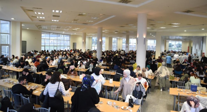 OMÜ'de protokol ve 4 bin 500 öğrenci iftarda buluştu