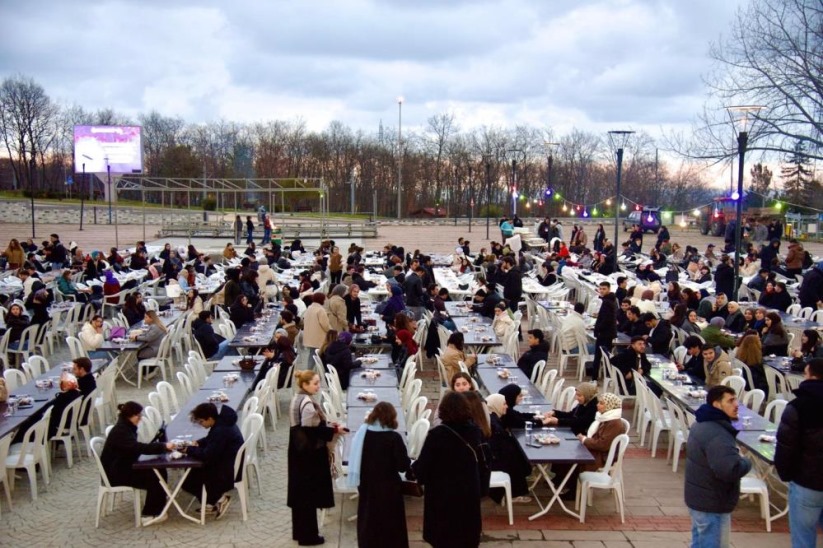 OMÜ'de protokol ve 4 bin 500 öğrenci iftarda buluştu