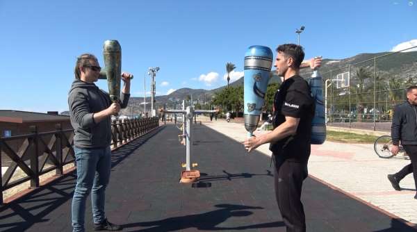 Alanya'da Osmanlı'dan kalma 'Lobut Çevirme' sporuna büyük ilgi