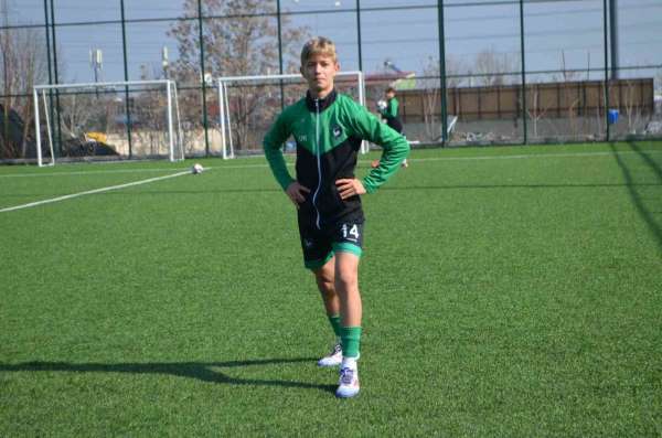 Denizlispor'un 14 yaşındaki futbolcusu Utku Berk, U14 Milli Takım seçmelerine katılacak