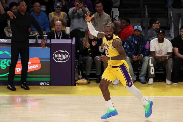 LeBron James, NBA'de 50 bin sayı barajını geçen ilk isim oldu