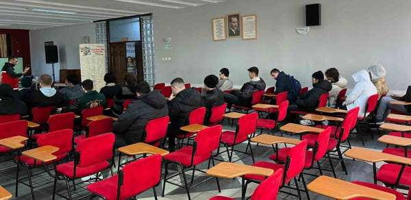 Sinop'ta lise öğrencilerine kişisel gelişim eğitimi