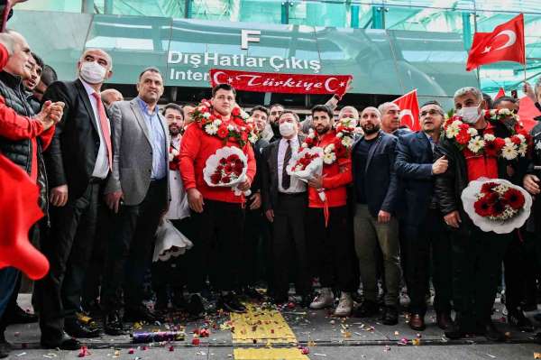 Avrupa Şampiyonları Kayaalp ve Fırat'a Türk bayraklı karşılama - Ankara haber