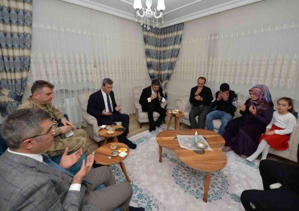 Erzurum Valisi Memiş, şehit ailesine konuk oldu - Erzurum haber