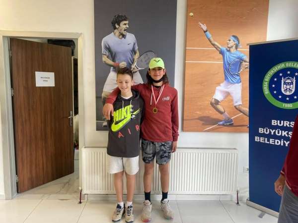 Tenis turnuvasında Büyükşehir Belediyesporlu sporculardan 2 madalya - Bursa haber