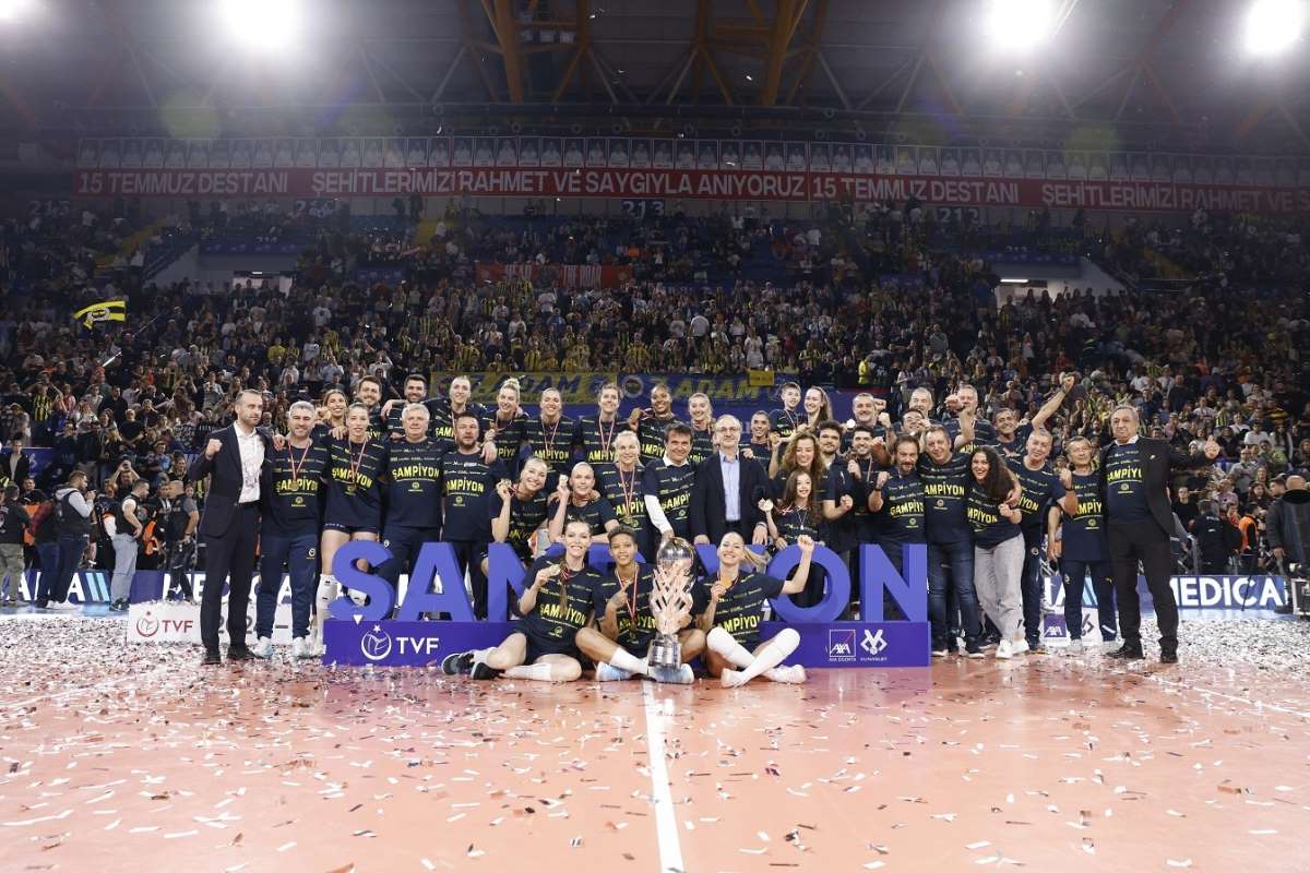 AXA Sigorta Kadınlar Kupa Voley'de kazanan Fenerbahçe