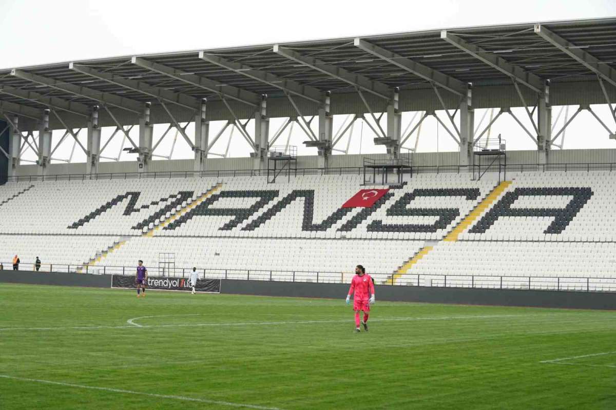 Manisa'da tribünler boş kaldı