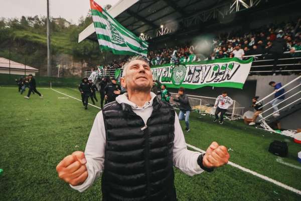 Çayelispor Teknik Direktörü Şevki Tonyalı: 'Birlik ve beraberlik içerisinde hak ettiğimiz yere geldik'