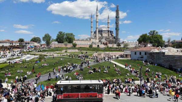 Edirne Selimiye Meydanı'na turist akını