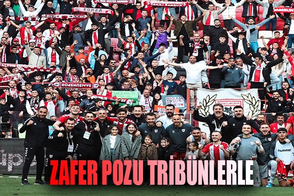 Zafer Pozu Tribünlerle