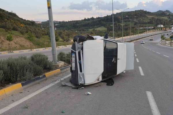 Fiat Tofaş'ın hurdaya döndüğü kazada 4 kişi yaralandı