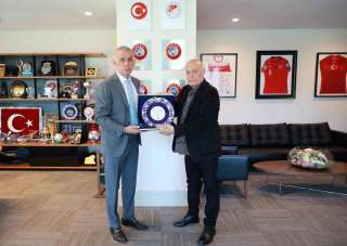 İstanbulspor Başkanı Sarıalioğlu'ndan TFF Başkanı İbrahim Hacıosmanoğlu'na ziyaret