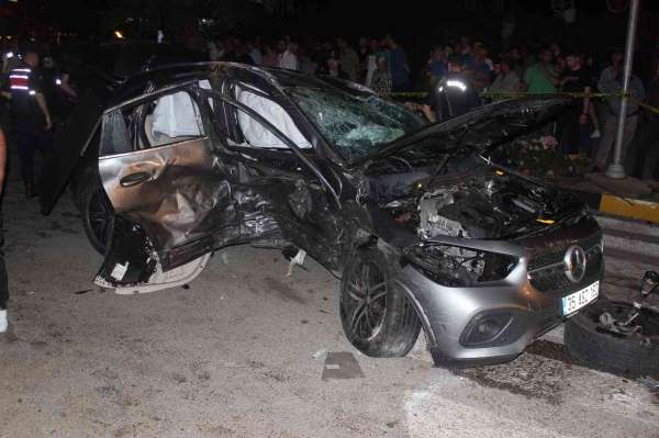 Manisa'da feci kaza: 1 ölü, 3'ü ağır 6 yaralı