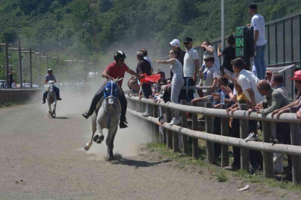 Ünye'de 'Rahvan At Yarışları' renkli görüntülere sahne oldu