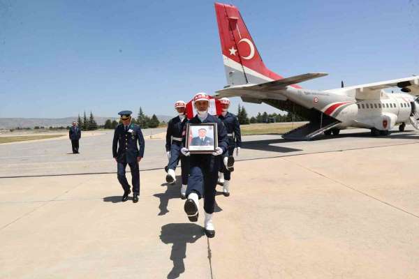 Şehit Hava Pilot Albay Gökhan Özen'in naaşı Eskişehir'e getirildi