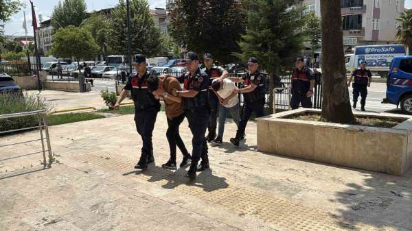 Amcalarının oğluna cinsel istismar iddiasıyla gözaltına alınan 2 kuzenden 1'i tutuklandı