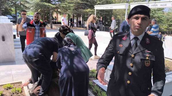 Kırşehir'de şehitlikte duygusal anlar