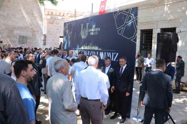 'Terörsüz Türkiye' sürecinde Şanlıurfa'da açık alanda ilk bayramlaşma