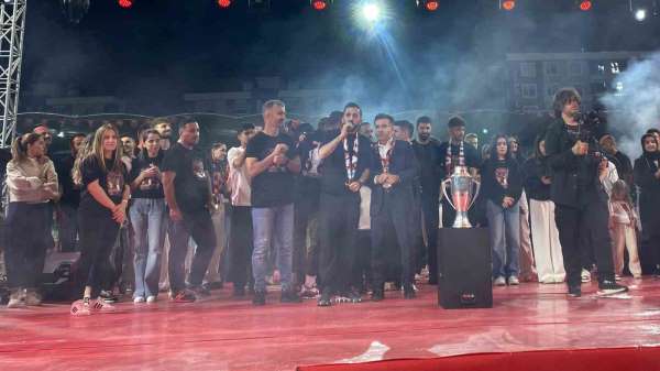 Vanspor FK'nın şampiyonluğu coşkuyla kutlandı