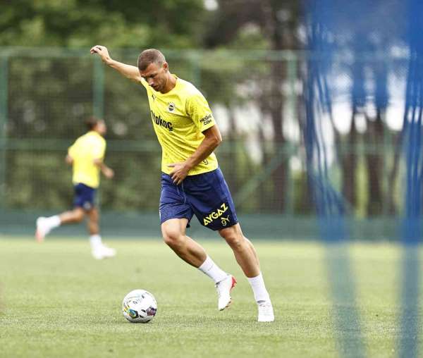 Fenerbahçe'de yeni transfer Edin Dzeko, ilk antrenmanına çıktı