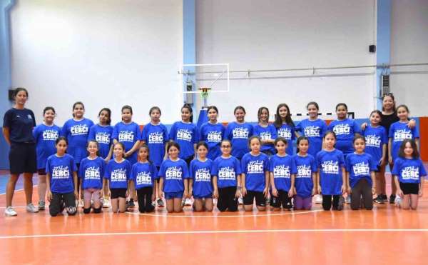 Yunusemre'de yaz spor okulu voleybol kursları başladı