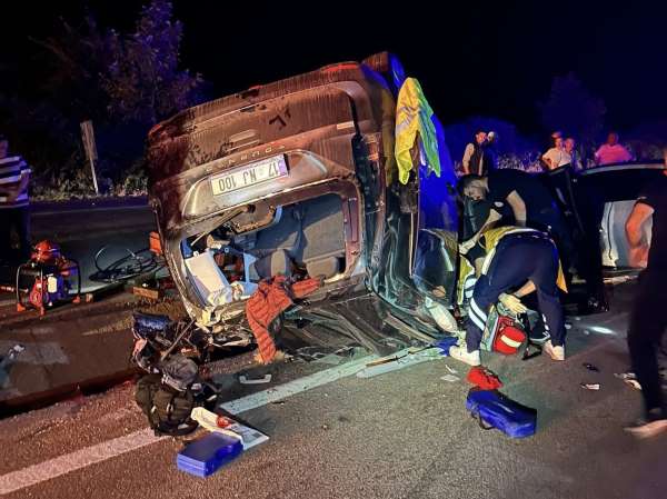 Gönen'de feci kaza... İki araç kafa kafaya çarpıştı: 1 ölü, 2 yaralı