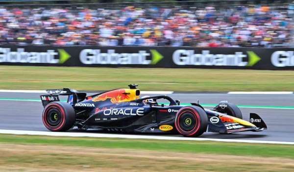 Büyük Britanya GP'sinde Max Verstappen yarışa ilk sırada başlayacak.