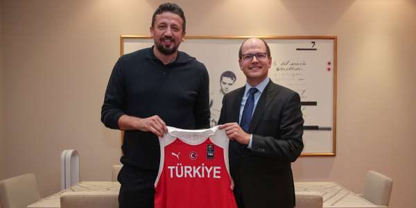 Hidayet Türkoğlu: 'FIBA pencereleri sayesinde taraftarlar milli takımlarını yılda birkaç kez canlı izleyebiliy