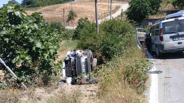 Kazadan kaçmak istedi, otomobili devrildi: 2 yaralı