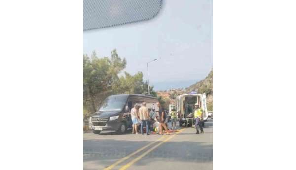 Ağabeyinin kullandığı araçtan kazada yola savrulan genç hayatını kaybetti