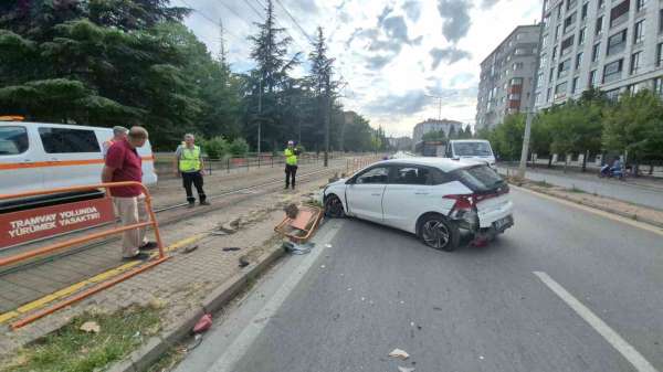 Eskişehir'de trafik kazası: Anne ve 4 yaşındaki kızı yaralandı
