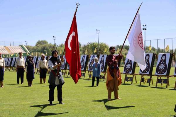 Geleneksel Okçuluk Gençler Açık Hava Puta Türkiye Şampiyonası, Sivas'ta başladı