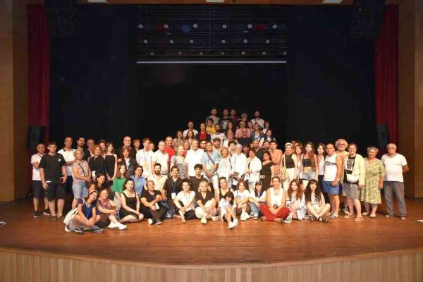 12. Tiyatro Köyü sakinleri tiyatronun duayenleri ile buluştu