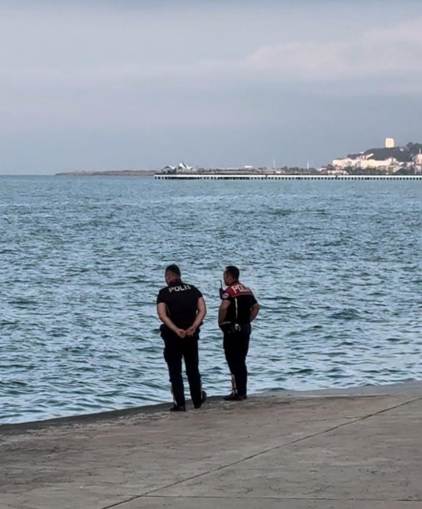 Samsun'da taşkınlık yapan şahıs polisten kaçarken denize atladı