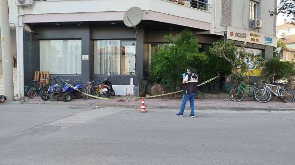 Evinin önünde tüfekli saldırıya uğradı