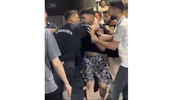 İzmir'de jandarma ekiplerine saldırı: 8 gözaltı, 2 firari