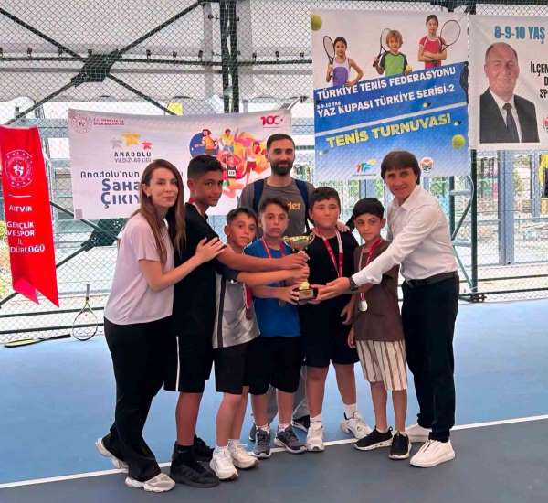 Erzincan Erkek Tenis Takımı ANALİG'de gümüş madalya kazandı