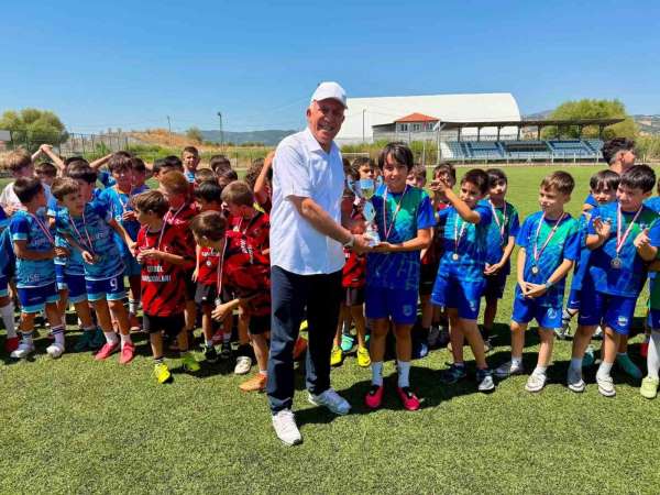 Hisarcık'ta 'Ethem Bal Kupası U10 Futbol Turnuvası' sona erdi