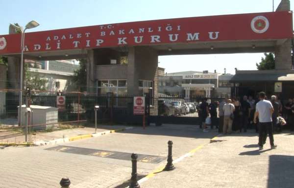 Kazada hayatını kaybeden polis memurunun cenazesi ailesi tarafından Adli Tıp Kurumu'ndan alındı