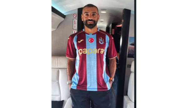 Muhammed Salah uçağa bindi, Trabzonspor formasını giydi