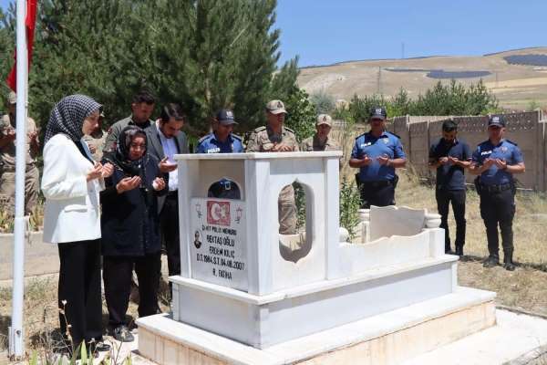Şehit polis Erdem Kılıç, şehadetinin yıl dönümünde dualarla anıldı