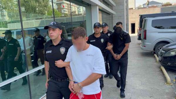 Uyuşturucu operasyonunda gözaltına alınan 4 şüpheli adliyeye sevk edildi