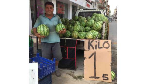 Alaşehir'de karpuzun fiyatı 1 buçuk liraya düştü
